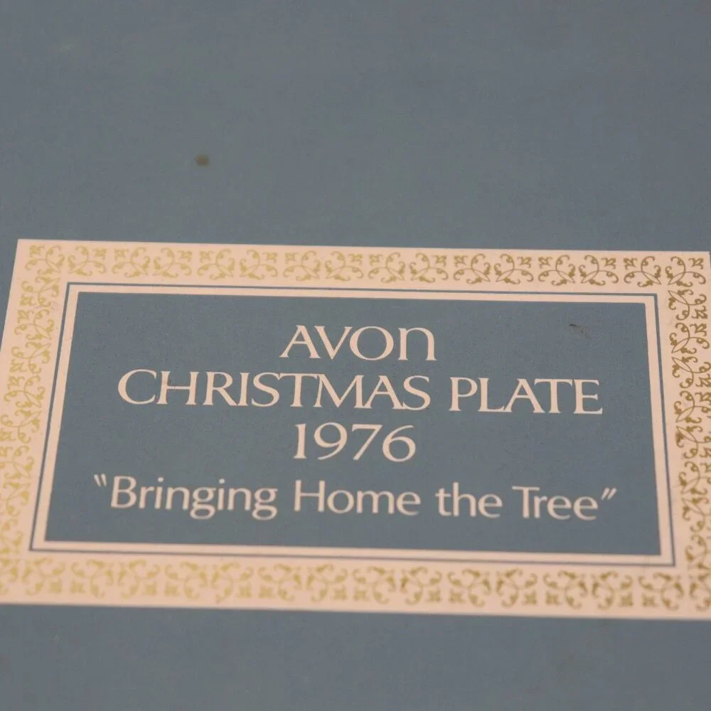 Avon Christmas Plate Bringing Home the Tree 1976 made by Enoch Wedgewood England